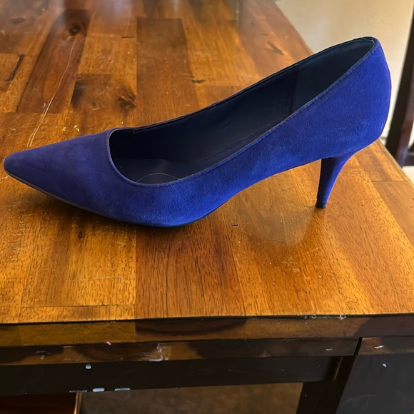 Kelsi Dagger Blue Suede Pointy Toe 2.5" Heels Pumps... Size: 7 1/2 .. NWOT - Picture 5 of 9